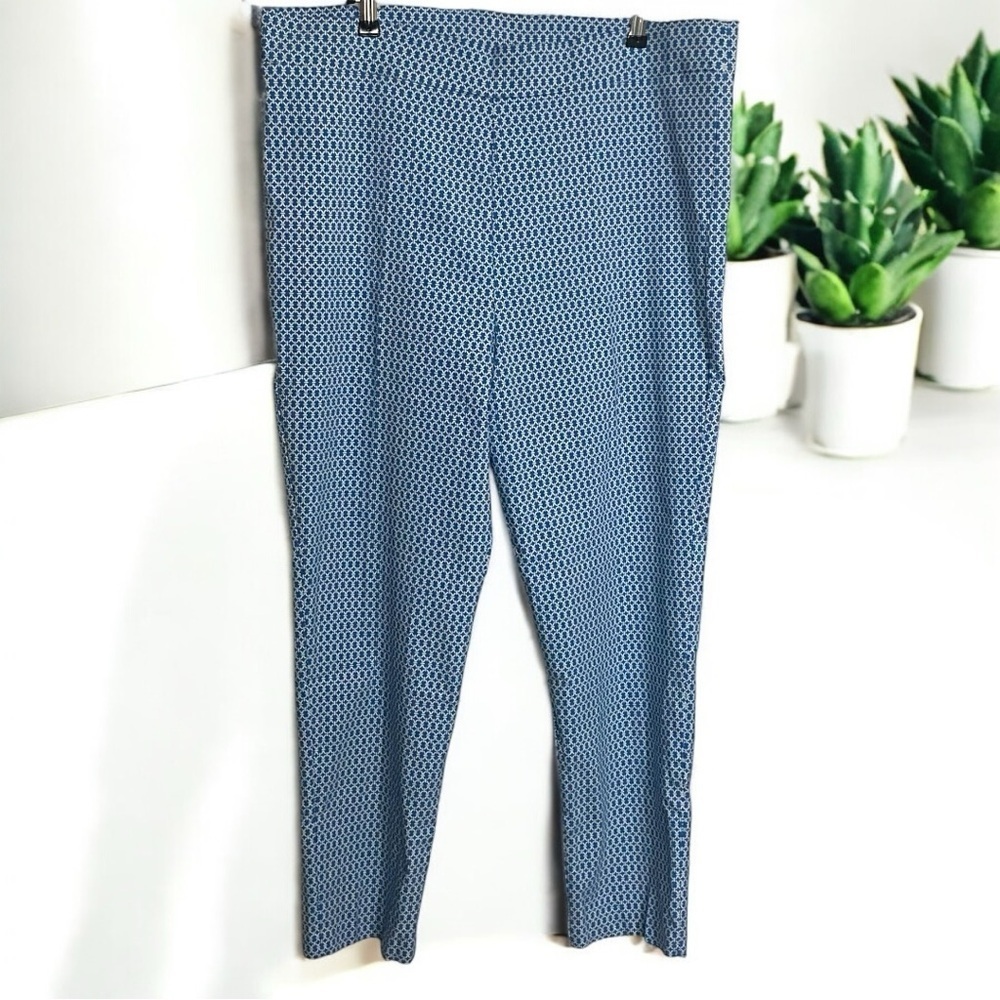 Blue‎ & White Print Pull-On Capri